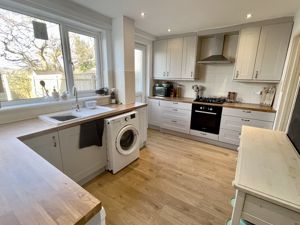 Kitchen- click for photo gallery